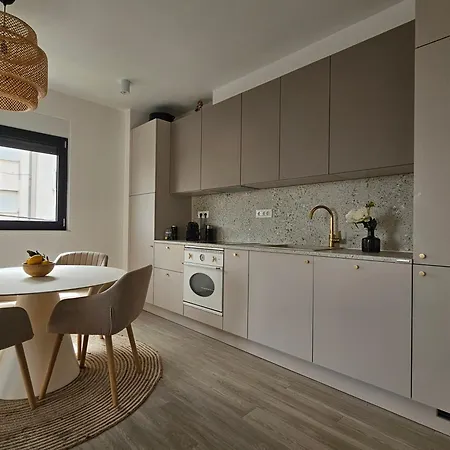 Nick's Lounge Apartment Split